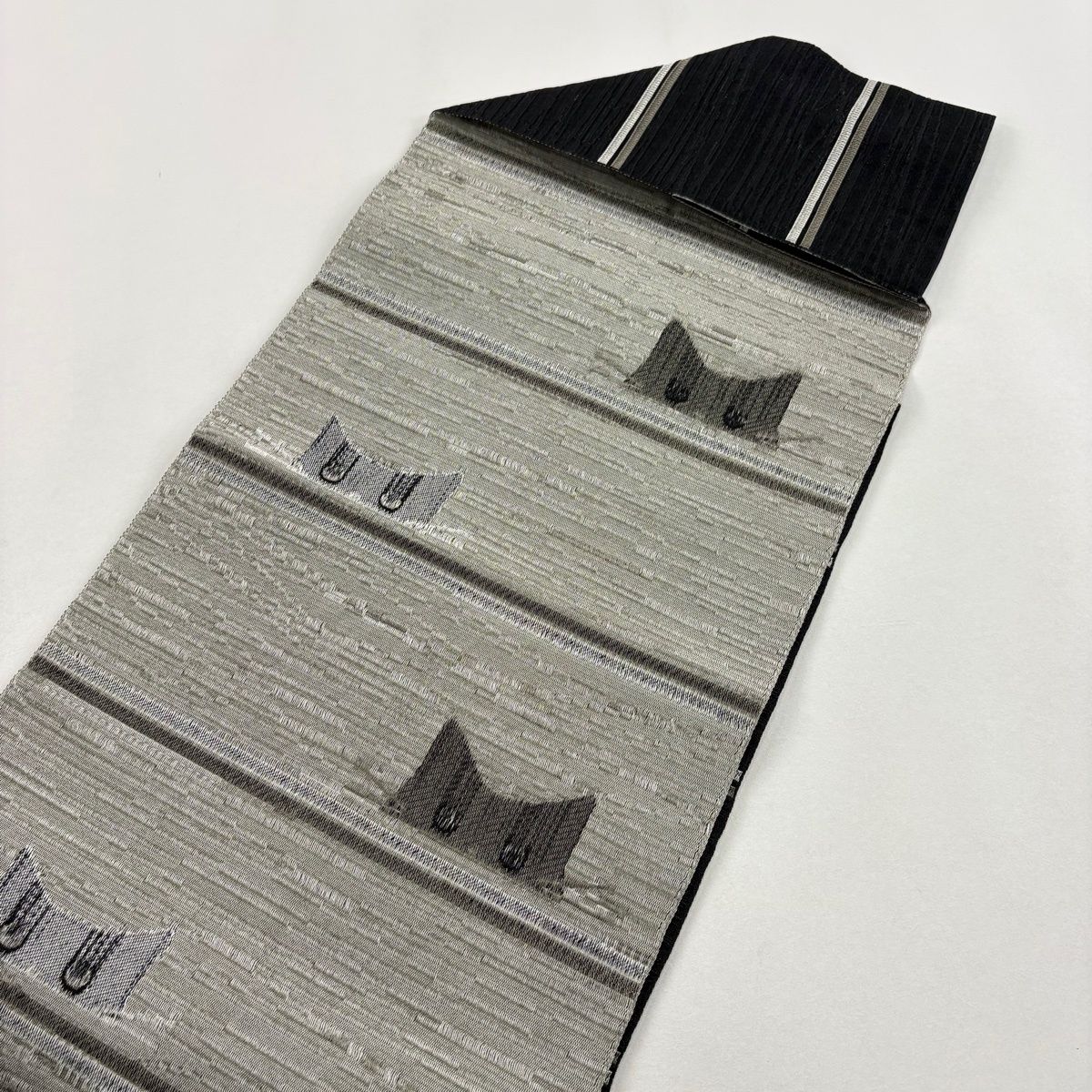 名古屋帯 秀品 八寸名古屋帯 松葉仕立て 猫 縞 黒 化繊 【中古
