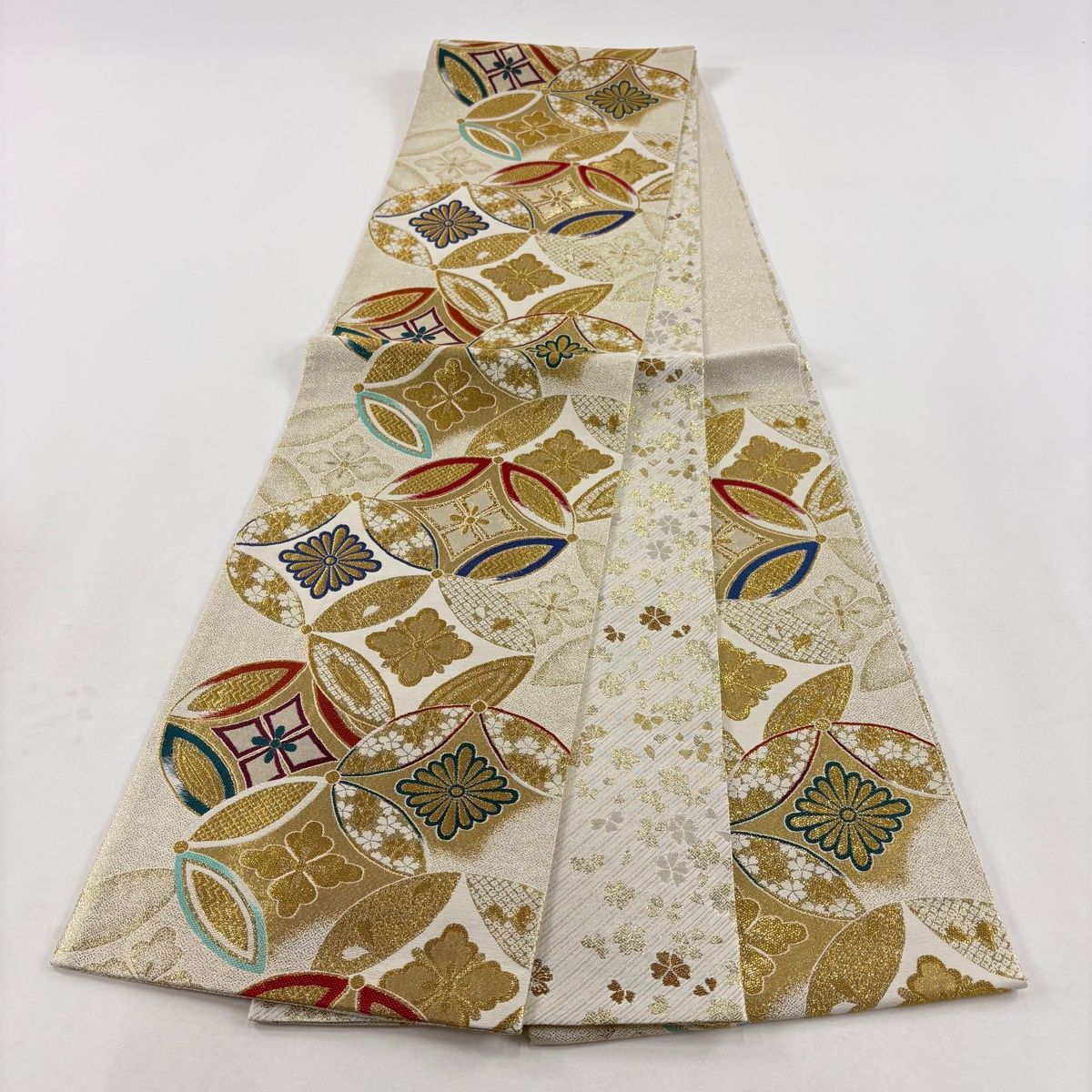 美品】 袋帯 秀品 振袖向き 七宝 花菱 箔 金糸 クリーム 六通 正絹