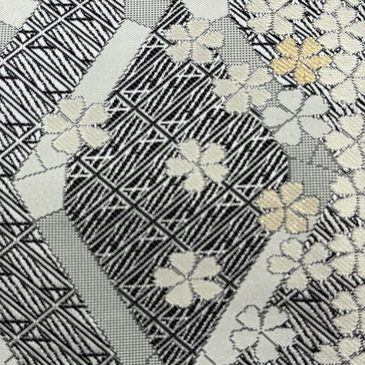 C 幾何学模様 黒 白色 シック 全通 正絹 洒落帯 カジュアルな袋帯 C 幾何学模様 黒 白色 シック 全通 正絹 洒落帯 カジュアルな袋帯