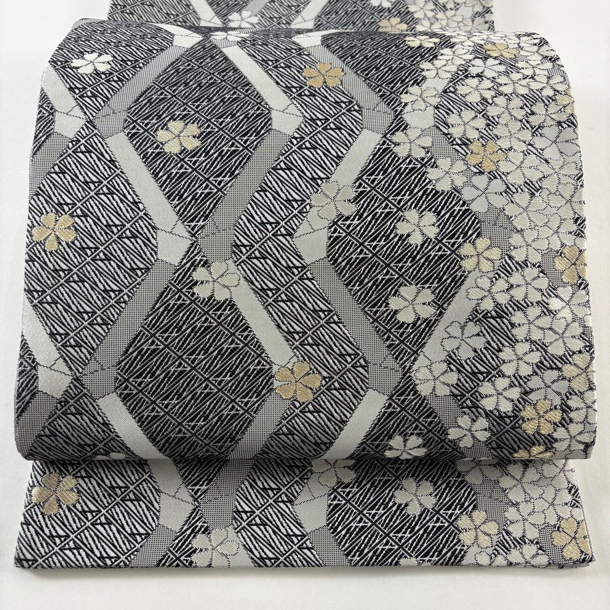 C 幾何学模様 黒 白色 シック 全通 正絹 洒落帯 カジュアルな袋帯 C 幾何学模様 黒 白色 シック 全通 正絹 洒落帯 カジュアルな袋帯