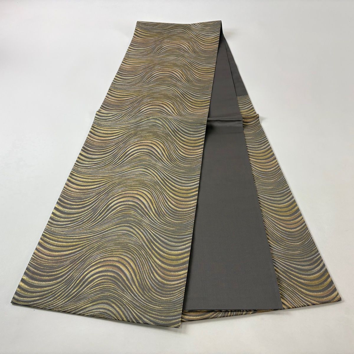 美品】 袋帯 名品 箔屋清兵衛 落款 草木染 幾何学 箔 灰茶 六通 正絹