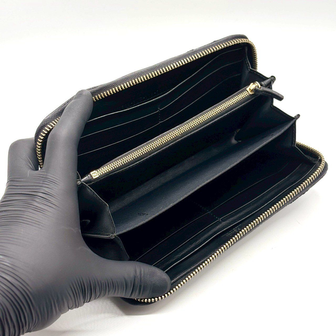 モードな存在感✨ FENDI フェンディ バグズアイ モンスター 長財布