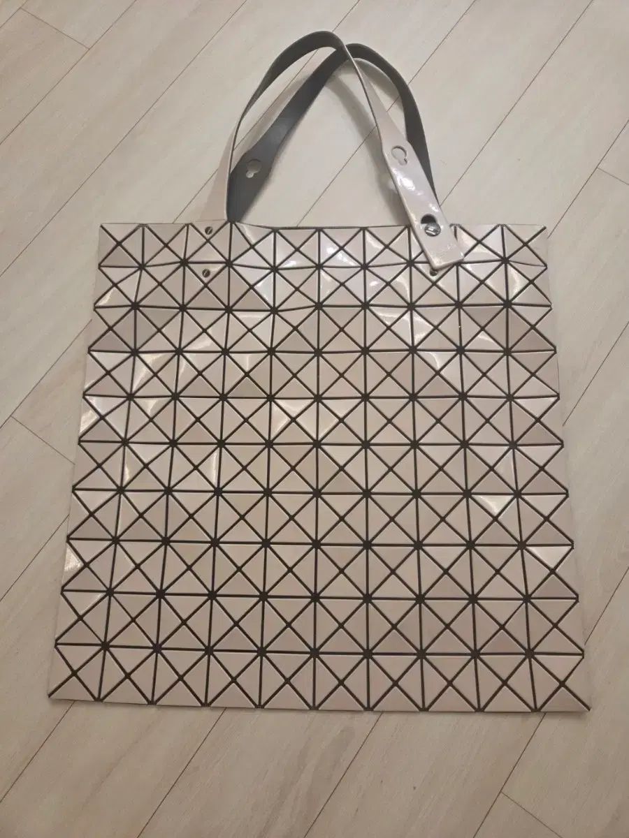 ISSEY MIYAKE バオバオ イッセイミヤケ トートバッグ ベージュ 【公式