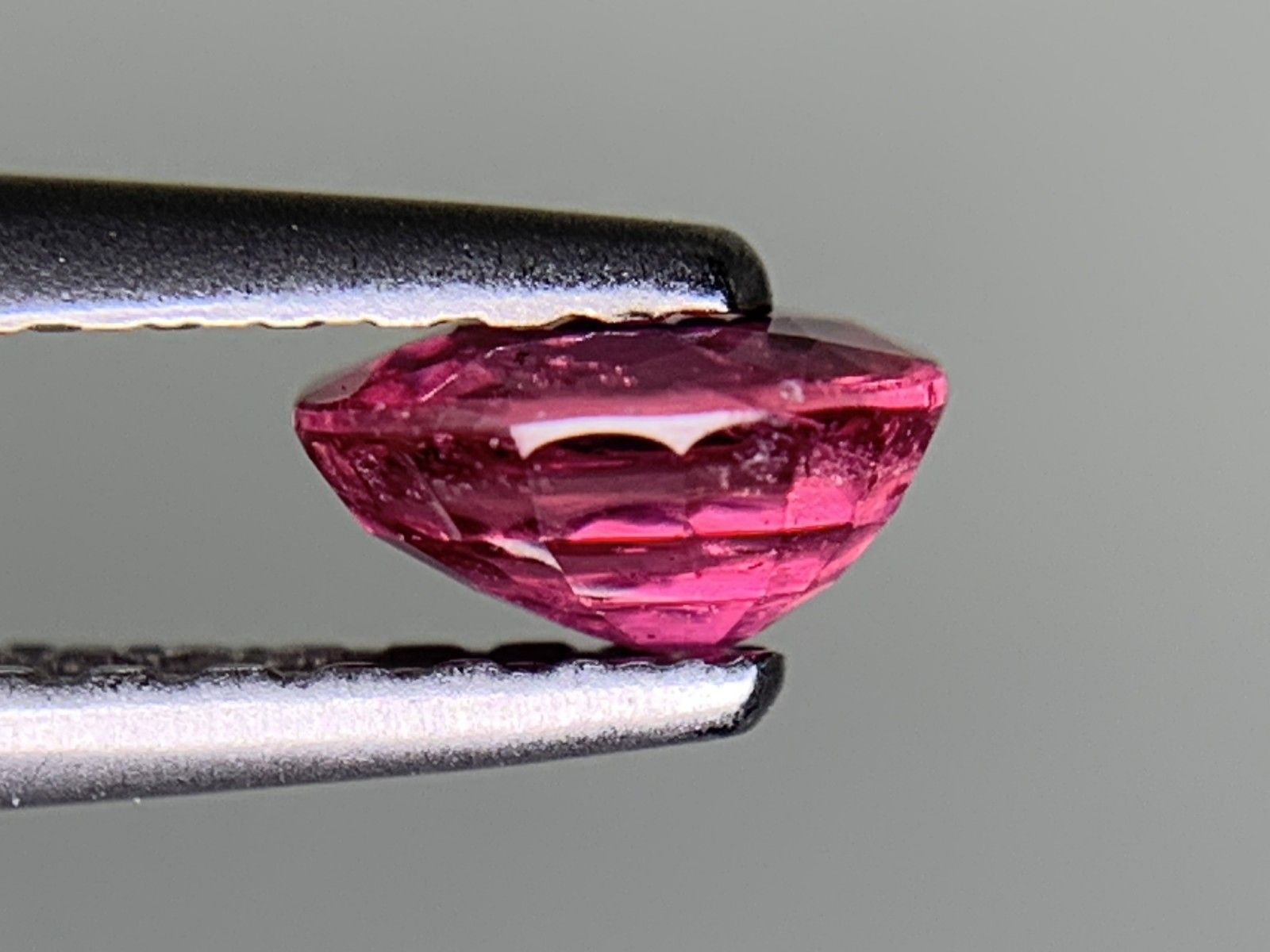 ルビー 天然 0.471ct 宝石ソーティング付き 5.0㎜×3.9㎜×2.4㎜ ルース