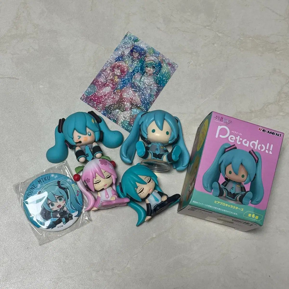 VOCALOID 初音ミク ペタドール 肩ズン マグネット 缶バッジ まとめ