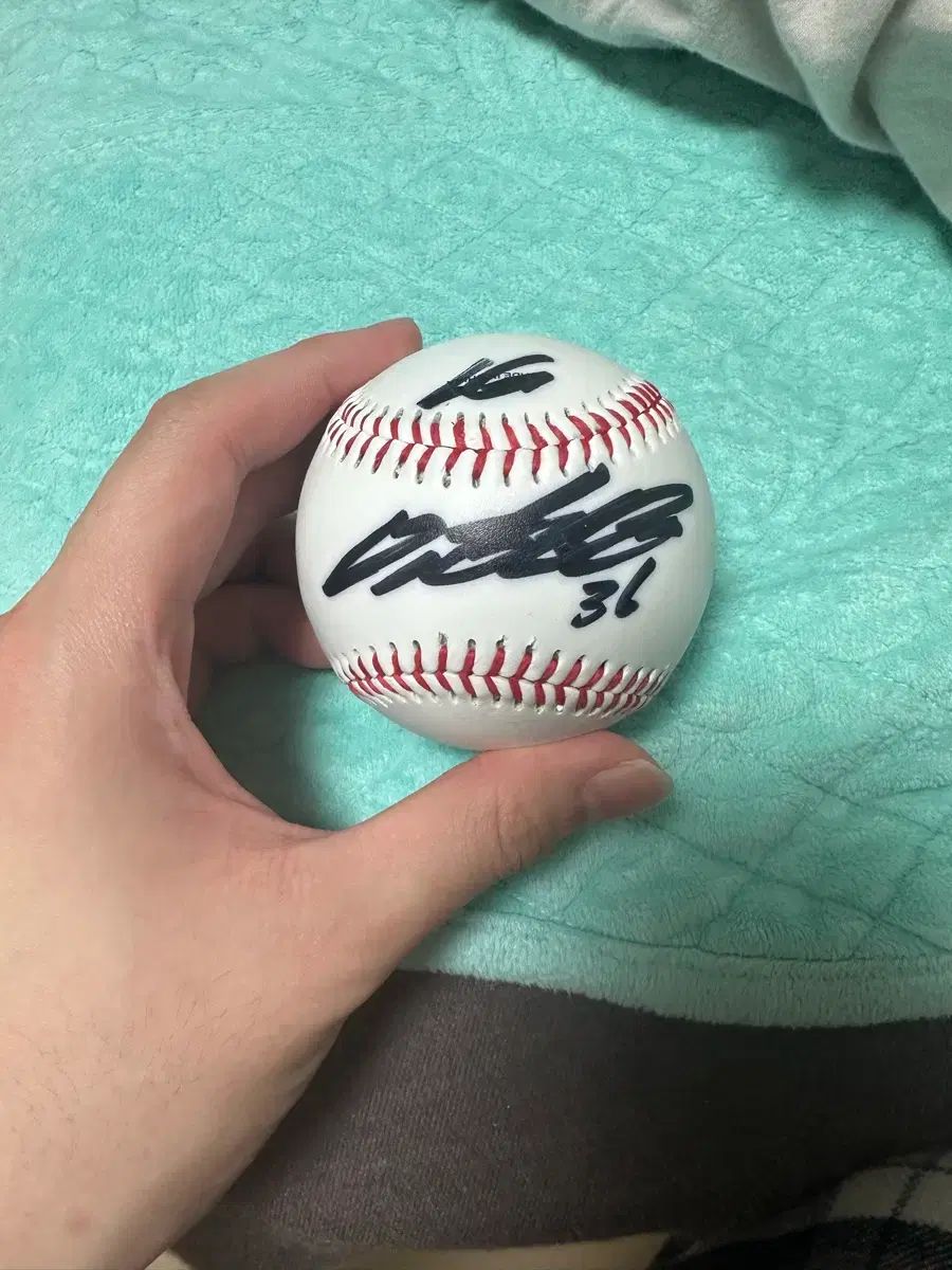 LG キウム イ・ヒョンジョン サインボール - メルカリ