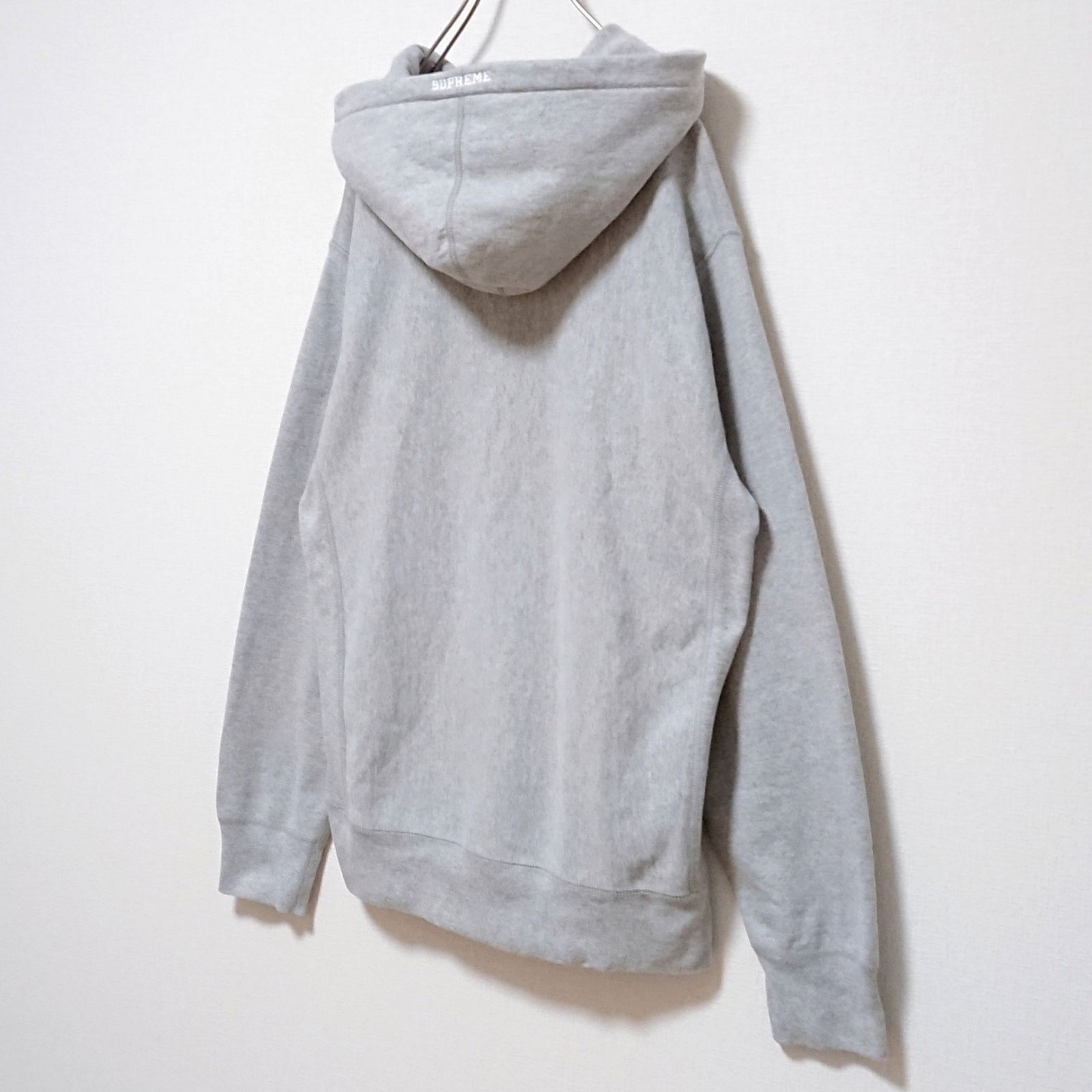 【人気デザイン】シュプリーム プルオーバーパーカー 刺繍Sロゴ ワンポイント 人気デザイン】シュプリーム プルオーバーパーカー 刺繍Sロゴ ワン