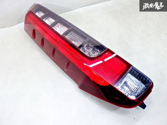 中古★前期 LED ZRR80W ノア★左右テールライトKOITO 28-231 中古☆前期 LED ZRR80W ノア☆左右テールライトKOITO 28-231 中古