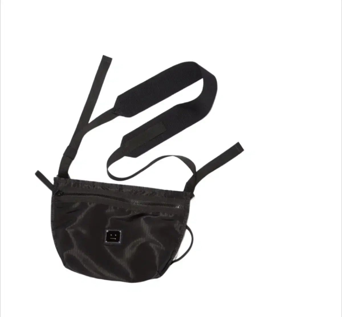 【韓国 公式グッズ】ブルーアーカイブ　ミレニアム　クロスボディーバック 中古 韓国 公式グッズ】ブルーアーカイブ ミレニアム クロスボディーバック