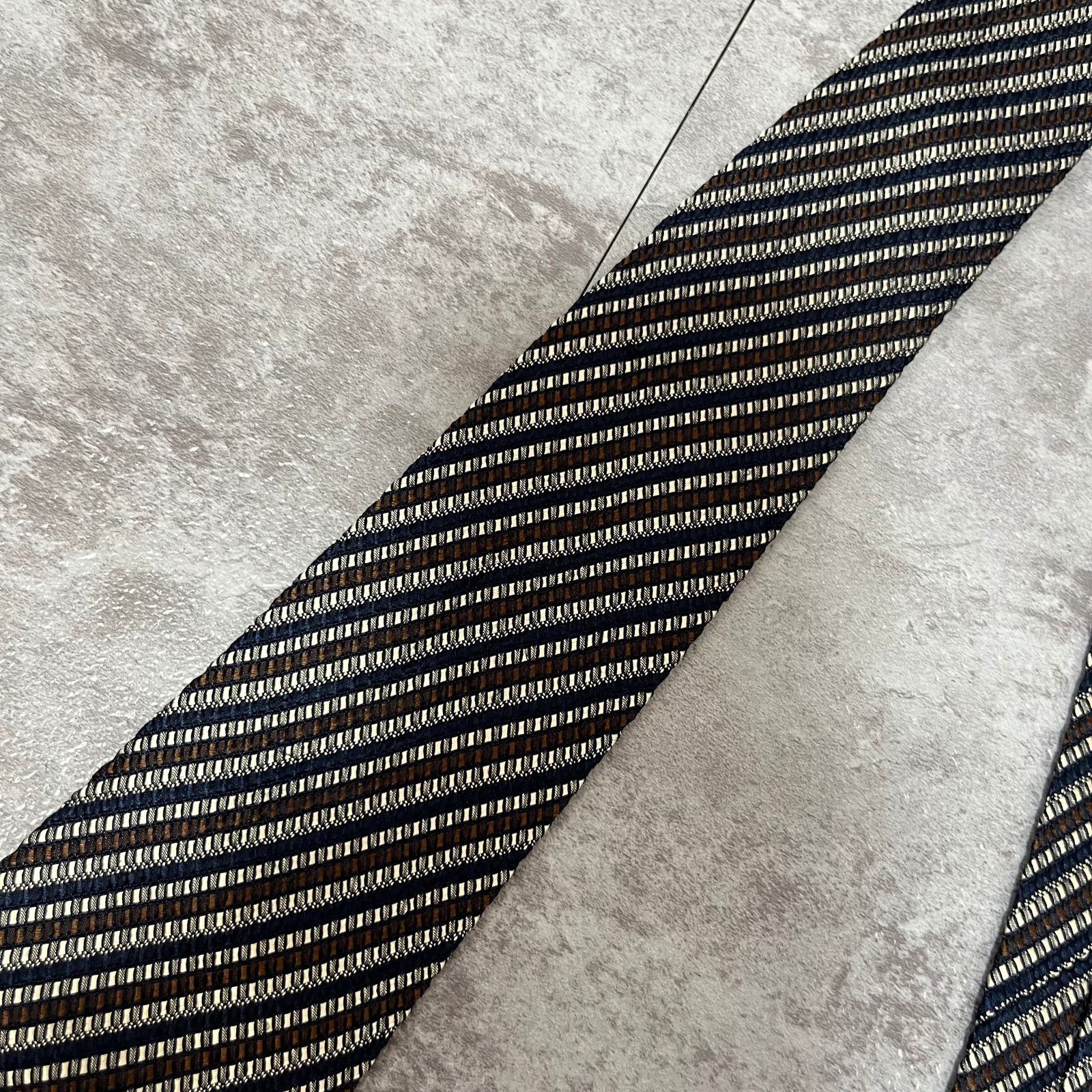 Aquascutum】レジメンタルストライプネクタイ シルバー ブラック バイ