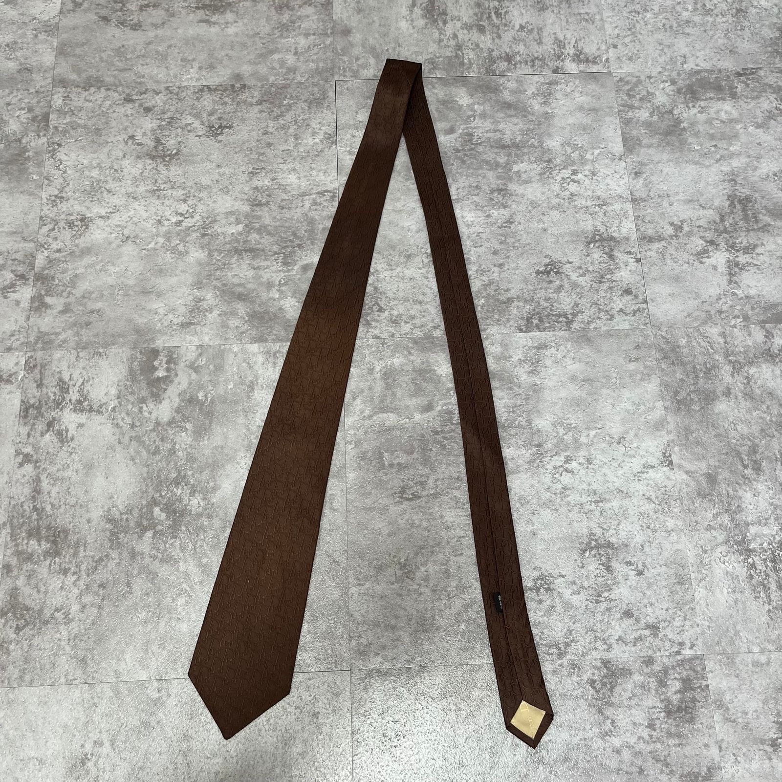 Christian Dior ネクタイ ブラウン系 トロッター ロゴ総柄 Christian Dior】トロッター柄ネクタイ 総ロゴ ブラウン 光沢 - メルカリ