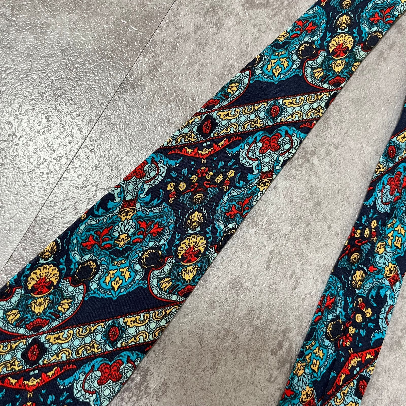 Christian Dior ネクタイ 極彩色 マルチカラー ペイズリー柄 Christian Dior】花柄ペイズリーネクタイ ブルー マルチカラー ド派手