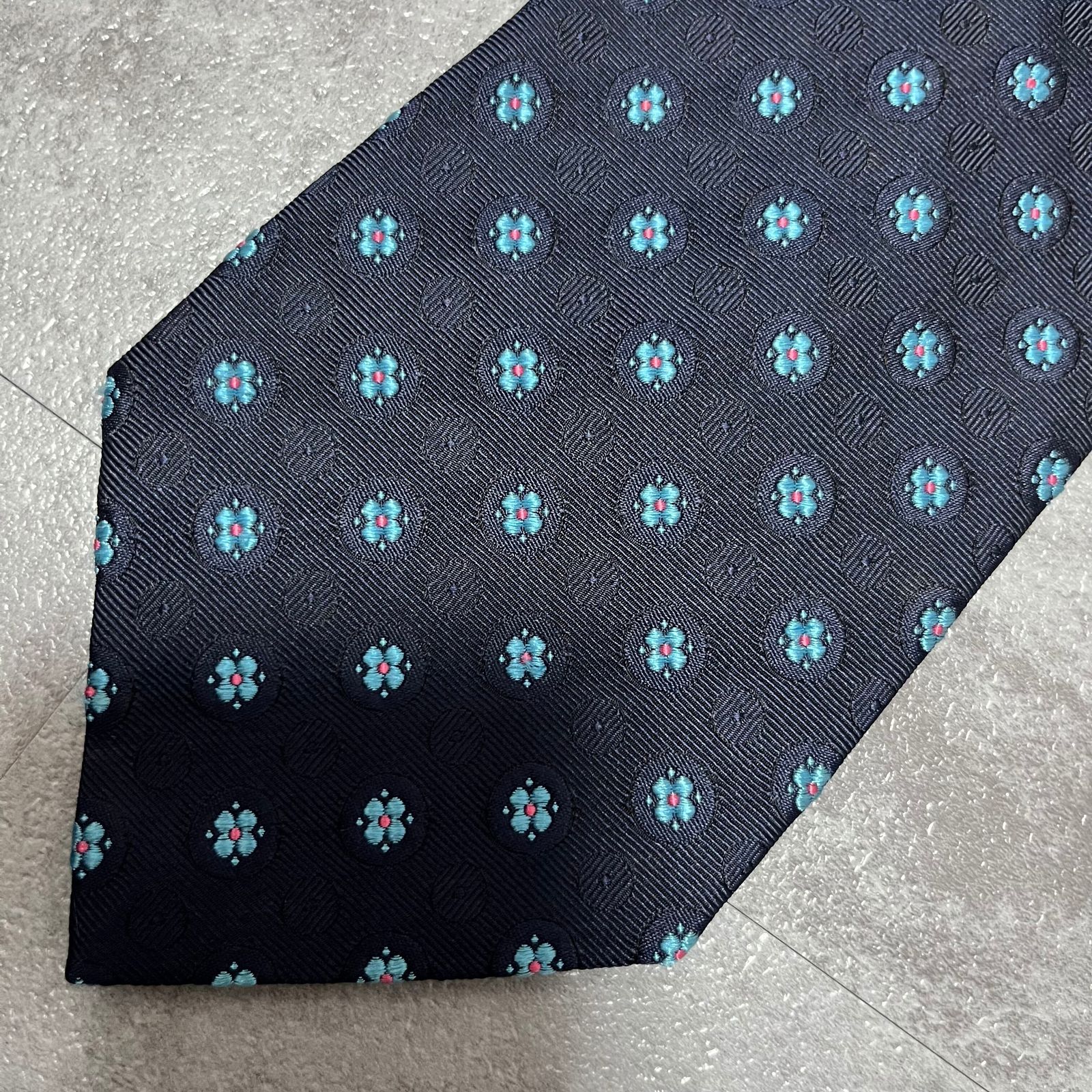 Christian Dior】小紋柄ネクタイ 花柄 ネイビー - メルカリ