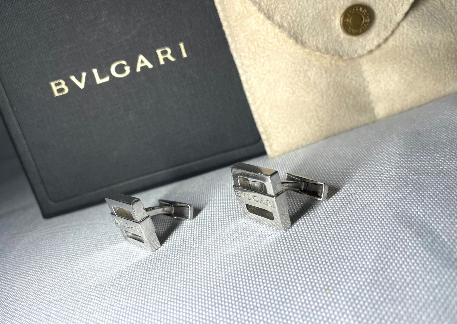人気♡美品♡Silver925♡BVLGARI ブルガリ ブランドロゴ カフス 楽天市場】ブルガリ カフス ラウンド オニキス SV925 シルバー カフス