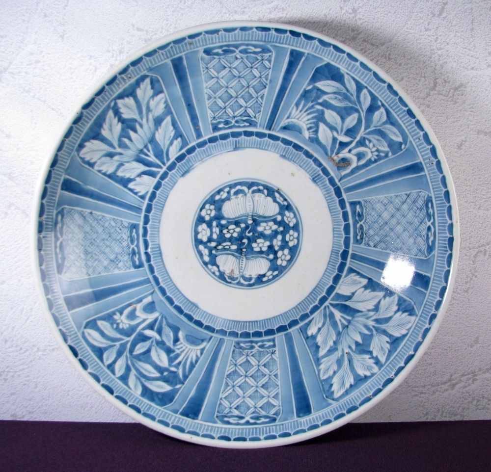 古伊万里 大皿 染付 芙蓉手 輸出手 VOC 東インド会社 江戸時代 元禄伊万里 江戸時代中期～後期 古伊万里 染付 見込みに花に鳥の図 芙蓉手 墨弾き