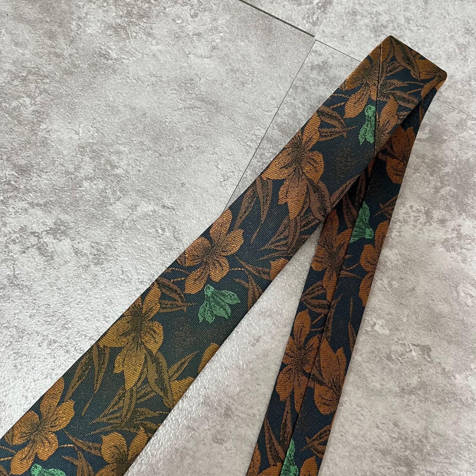 植物柄】ボタニカルネクタイ 花柄 ブルー オレンジ グリーン - メルカリ