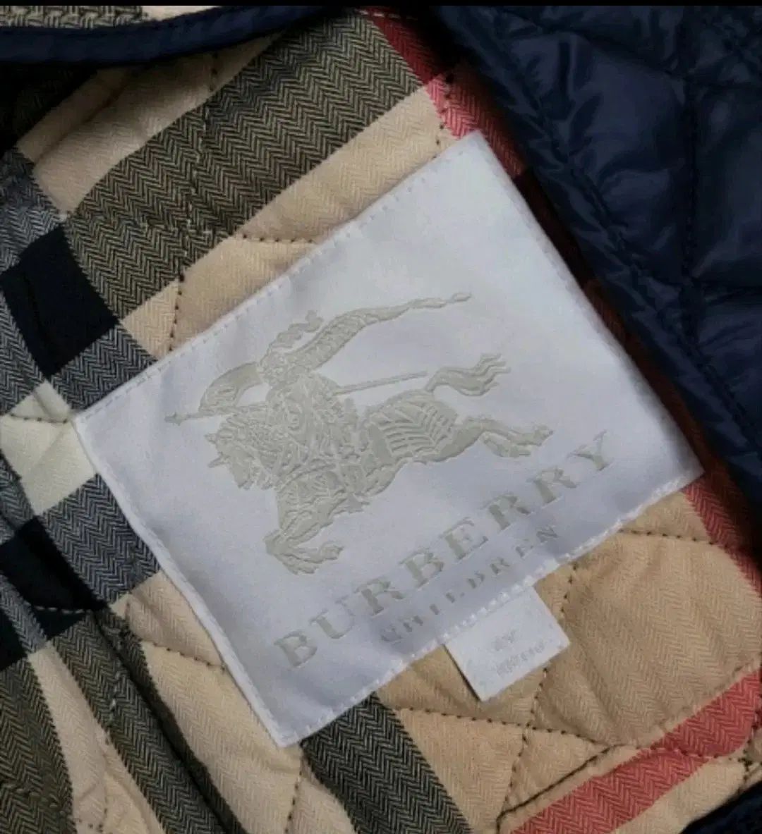 バーバリーキッズ☆キルティングジャケット☆size10 バーバリーキッズ☆キルティングジャケット☆size10 Burberry Kids