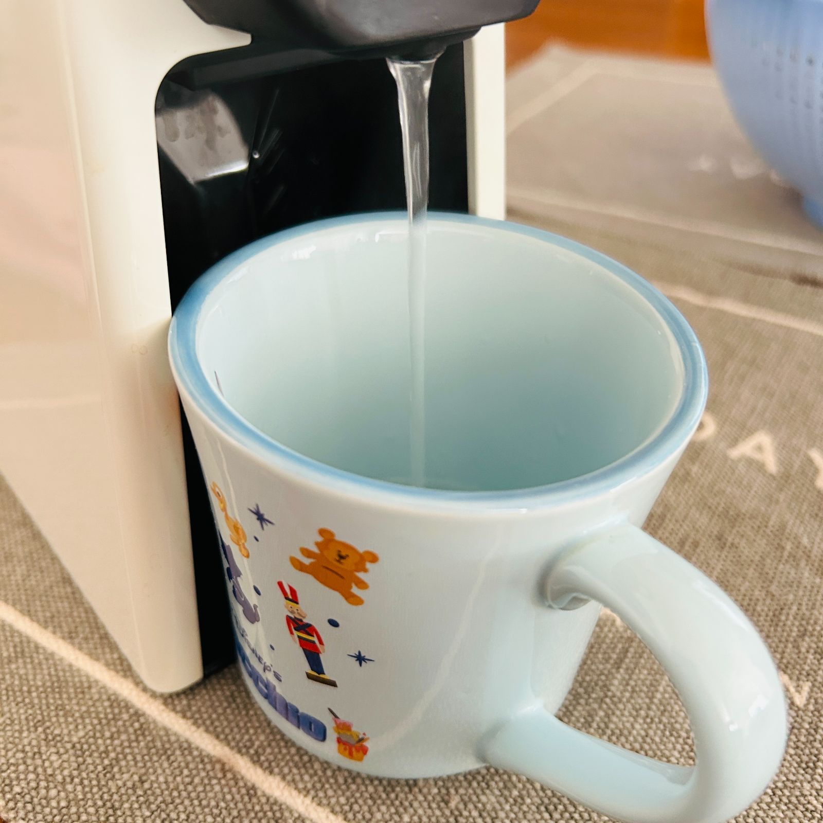 美品】ネスプレッソ カプセル式コーヒーメーカー エッセンサミニ D30