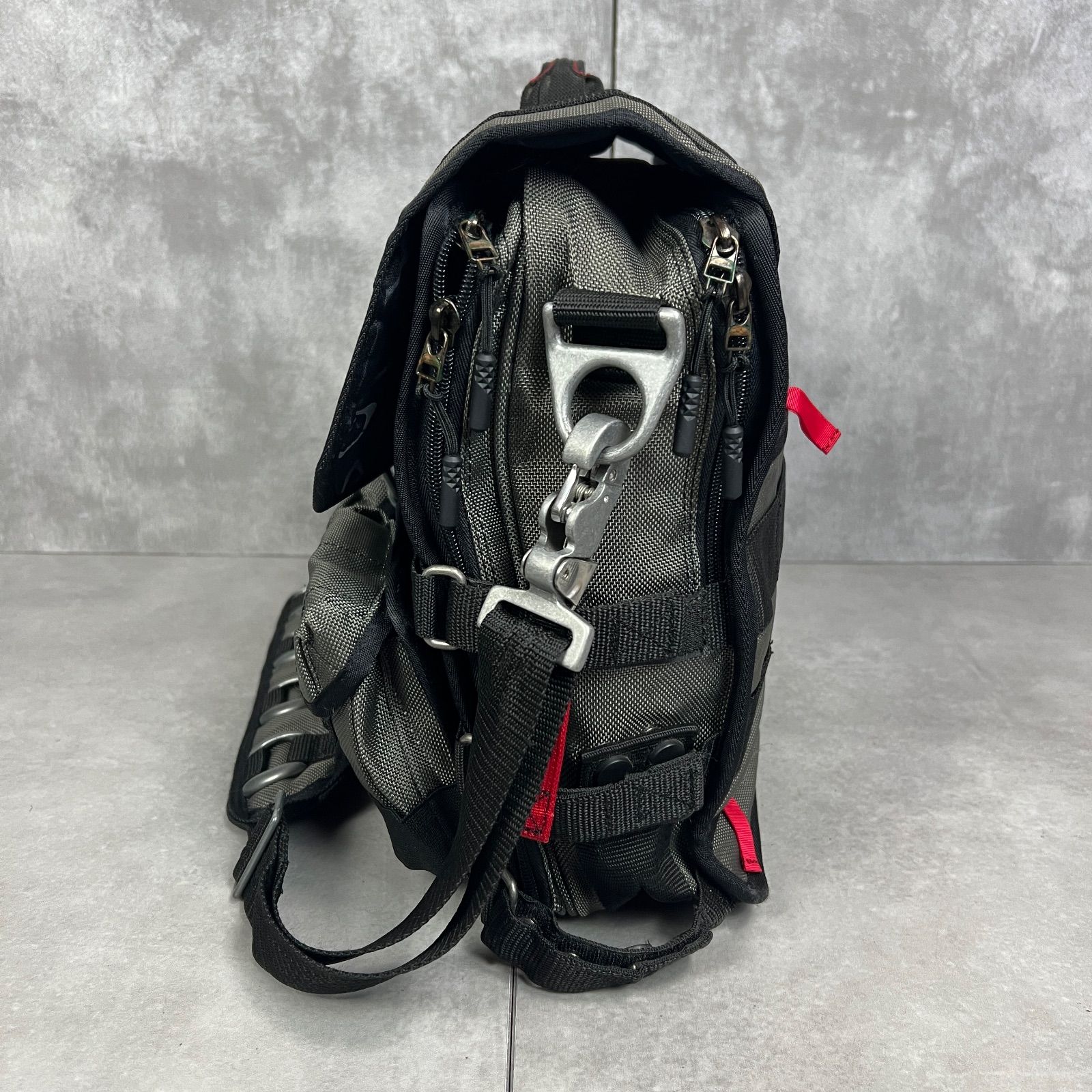 【希少】オークリー　ビジネスバッグ　バーティカルメッセンジャー y2k ２way フォローで割引クーポン配布中】希少 OAKLEY オークリー Tactical