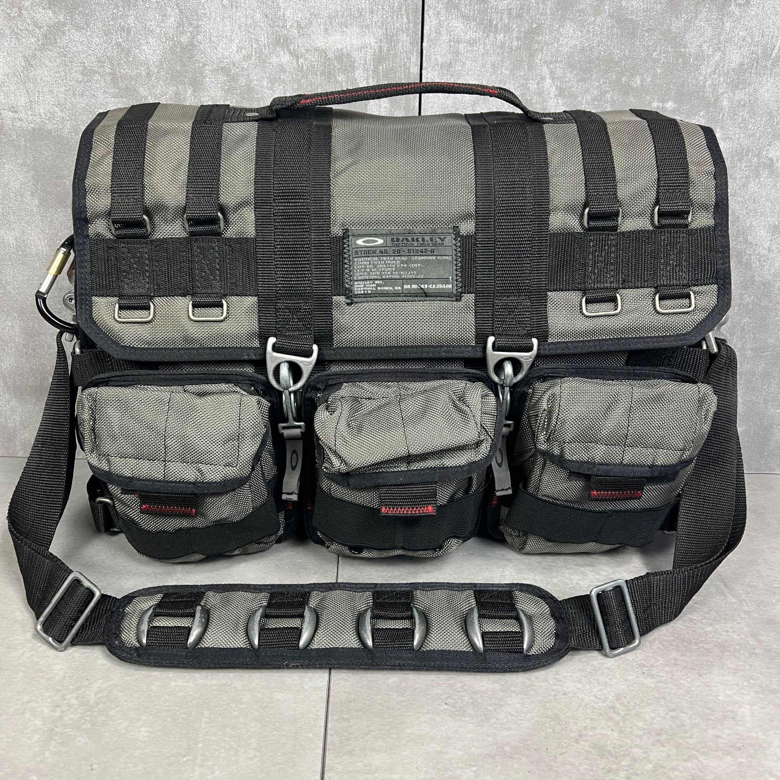 フォローで割引クーポン配布中】希少 OAKLEY オークリー Tactical