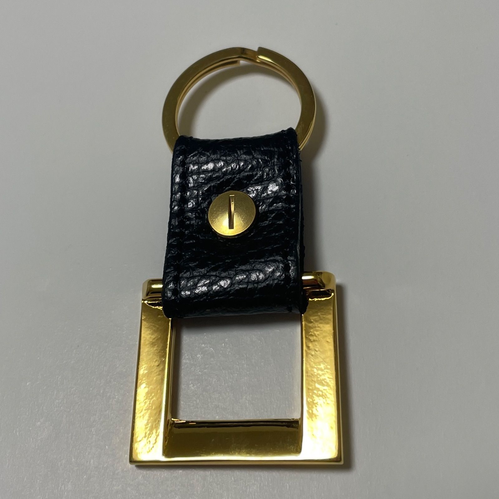 GIVENCHY ジバンシー ロゴ入りレザーキーホルダー ブラック - メルカリ