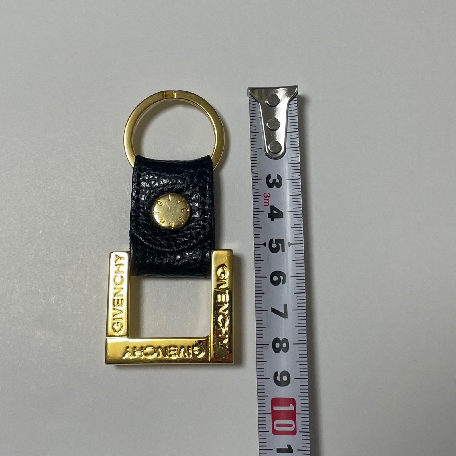 GIVENCHY ジバンシー ロゴ入りレザーキーホルダー ブラック - メルカリ