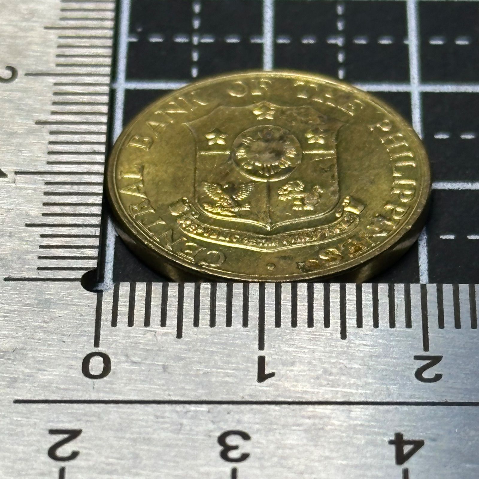 海外コイン】1964年 フィリピン 5センタボス貨／鍛冶職人像 マヨン火山 中央銀行章 黄銅貨 クラシック南国コイン 553 - メルカリ