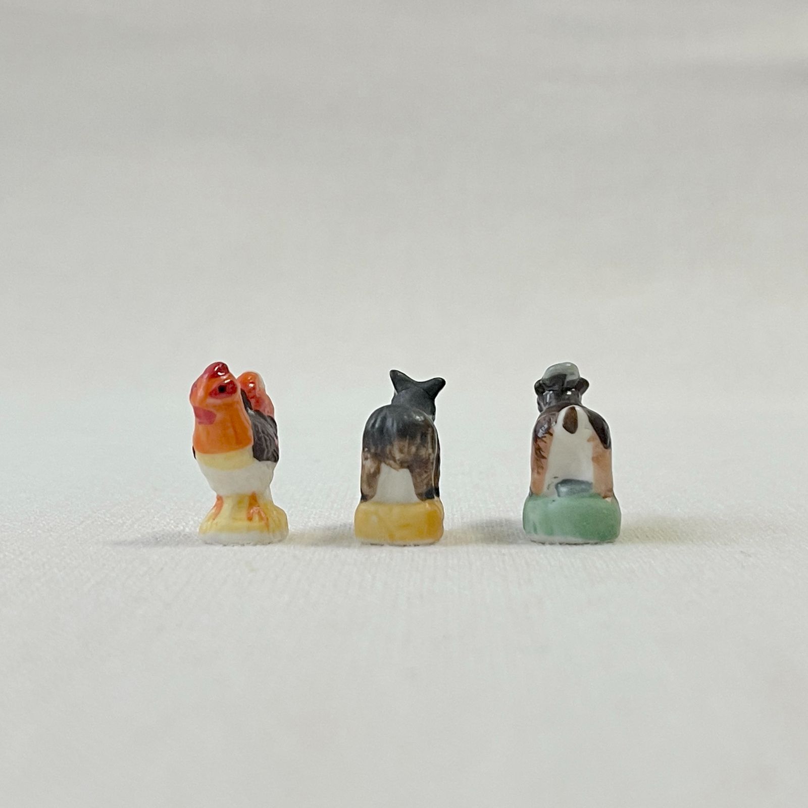 鶏がサッカーしてるのフェーブ　陶器　置物 にわとりとサッカーボール フェーヴ フェーブ フランス 込み フェーヴ