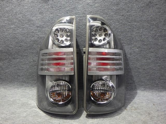 70系 ヴォクシー テール左右 ZRR70/75 前期 28-199 トヨタ 251224210