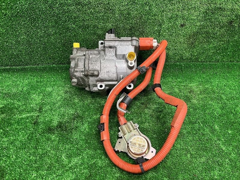 アクア NHP10 エアコンコンプレッサー S デンソー 042200-0512 88370