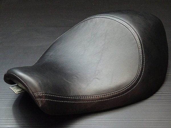 スポーツスター 2007年式 xl883 純正シート ハーレー XL883 2007年式純正シート スポーツスター シート ハーレー