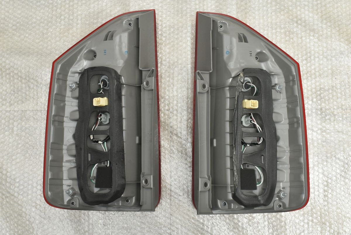 美品】トヨタ 70 ノア 純正 テールランプ 左右セット ICHIKO 28-219