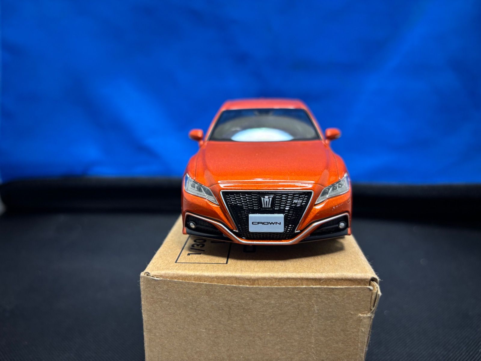 トヨタ 1/30 色見本ミニカー（店頭展示用） クラウン アスリート RS