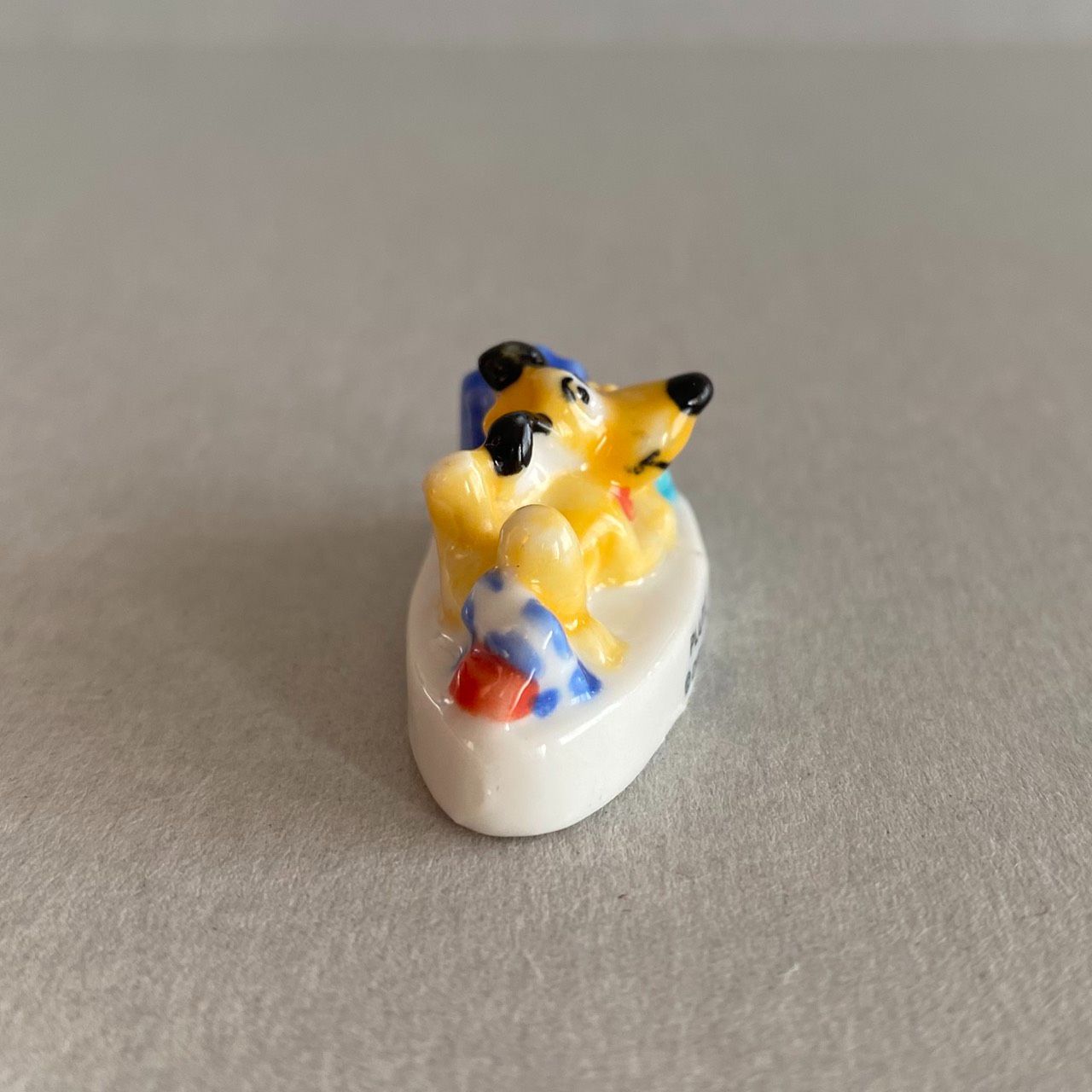 プルートのフェーブ／ディズニー／フランス雑貨／陶器ミニチュア