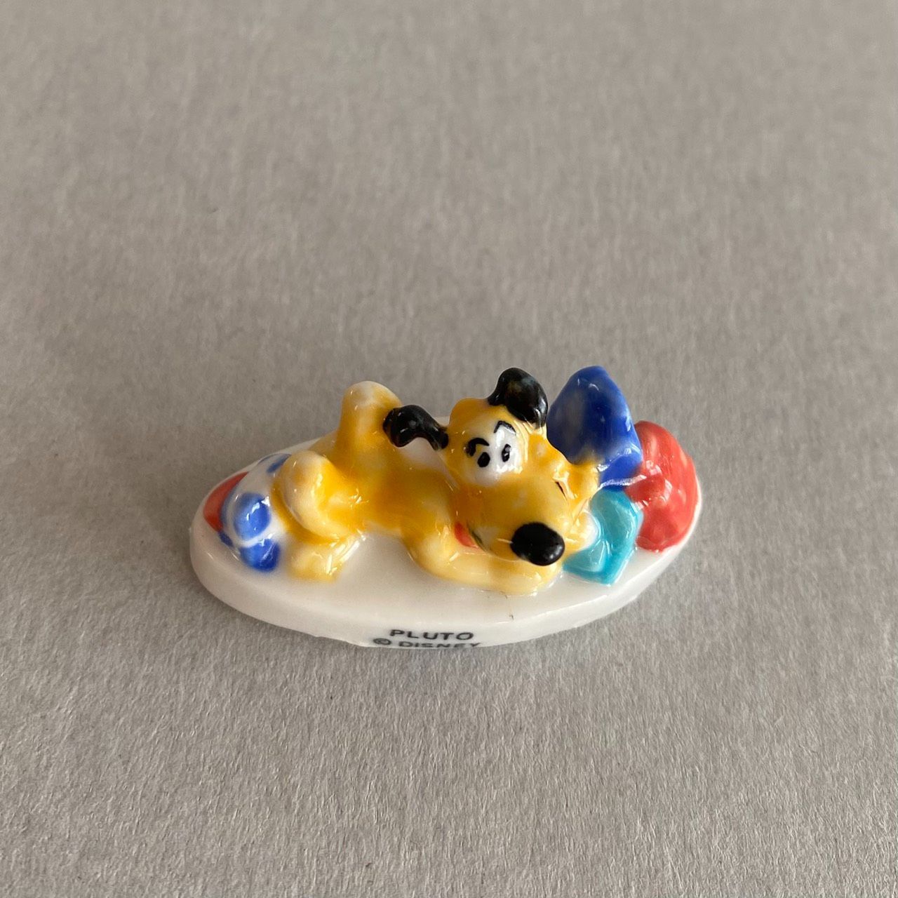 プルートのフェーブ／ディズニー／フランス雑貨／陶器ミニチュア