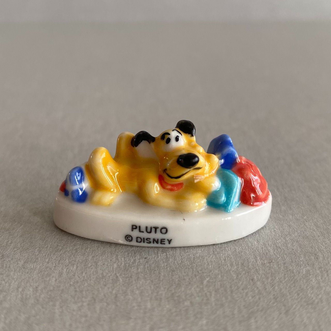 プルートのフェーブ／ディズニー／フランス雑貨／陶器ミニチュア