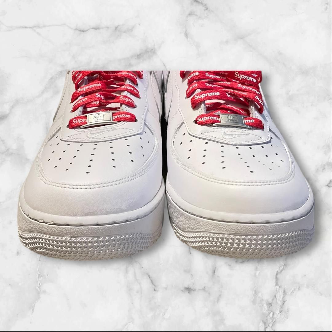 supreme NIKE エアフォースワン　新品同様　紐　ステッカー付き27.5 Supreme×NIKE エアフォース1 白 27.5cm シュプリーム 紐 - メルカリ