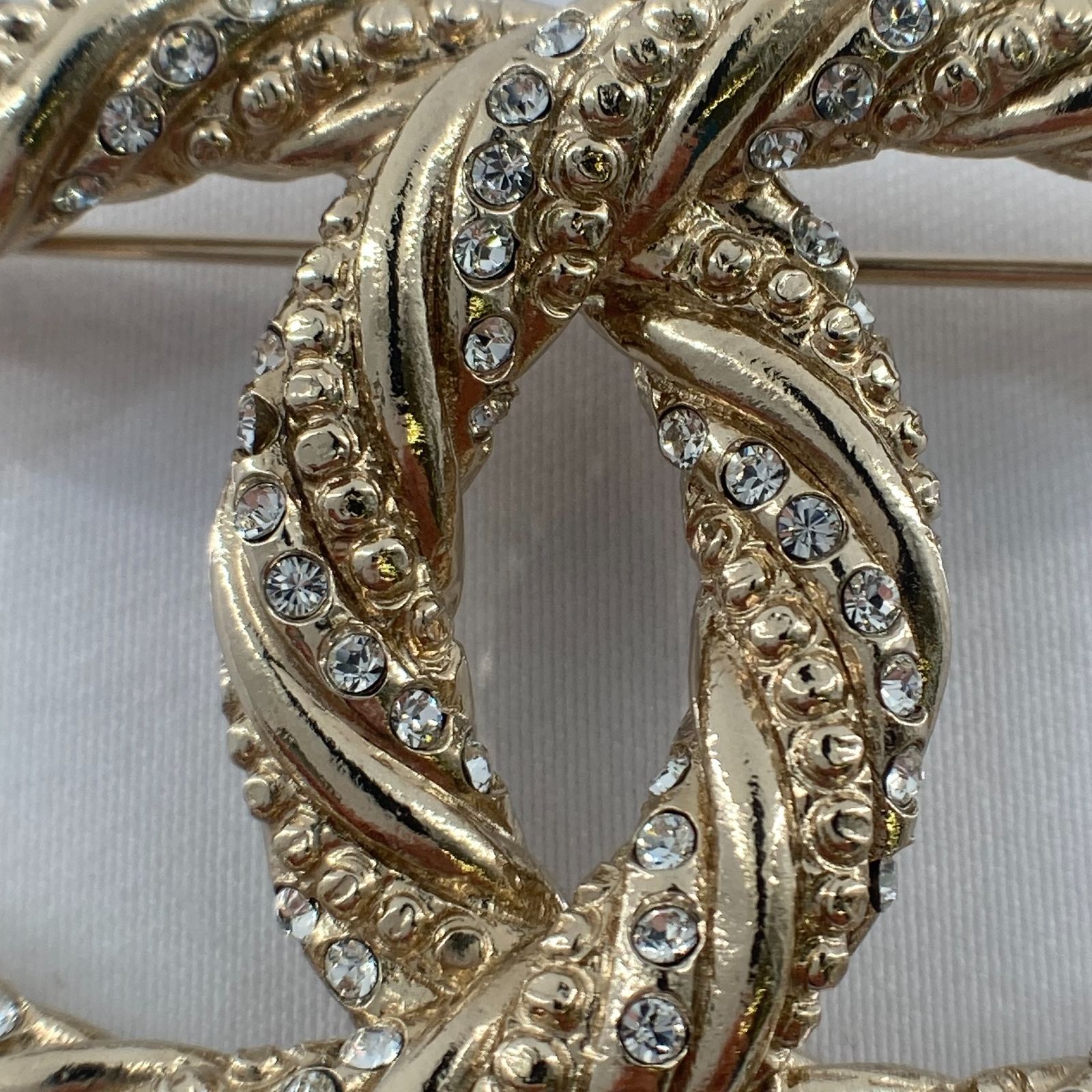 美品 CHANEL シャネル ブローチ シャネル ブローチ ピンブローチ ココマーク/ラインストーン ゴールド CHANEL（シャネル）ココマーク ラインストーン付き ブローチ B14C