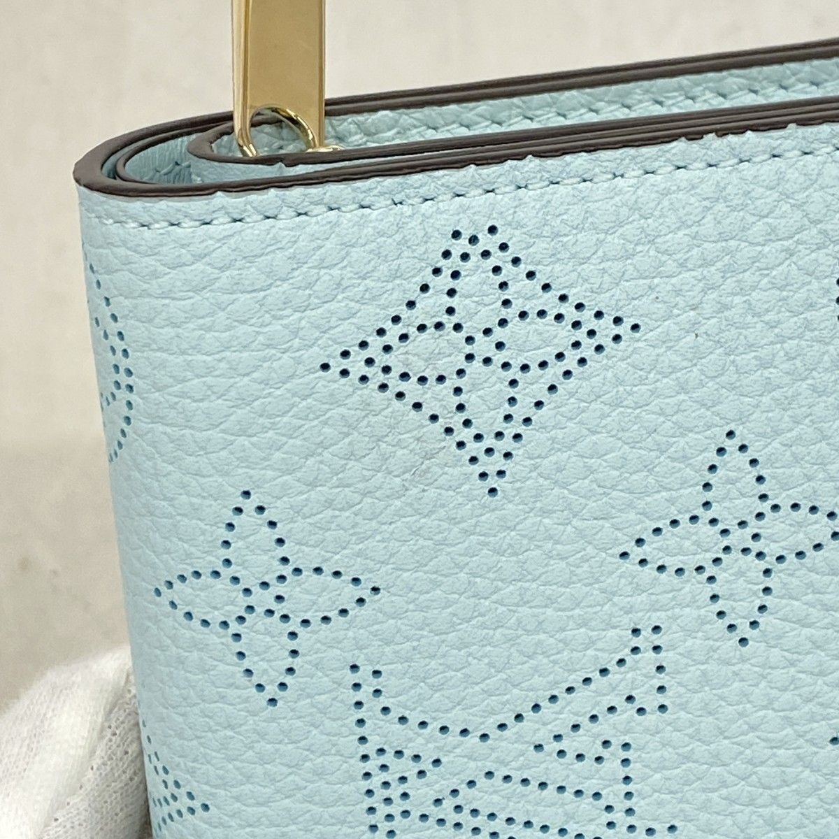 5pd5144-k】ルイヴィトン 財布 マヒナ ポルトフォイユクレア M83502