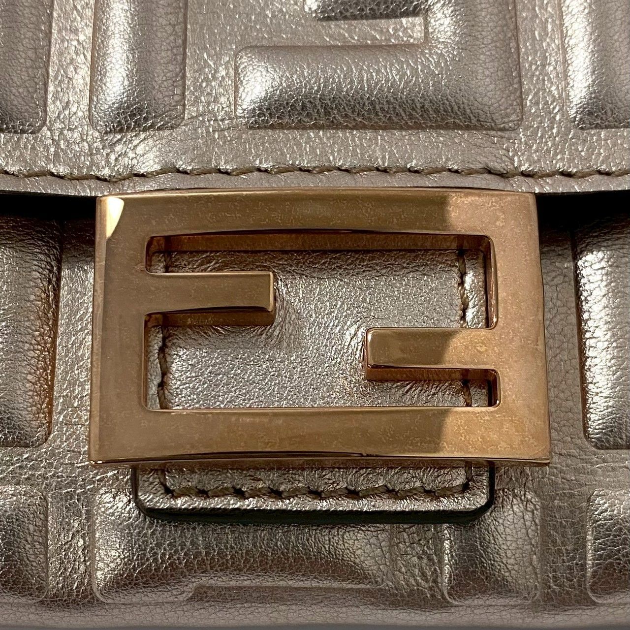 FENDI】エンボスロゴ コンチネンタル 長財布 8M0251 レザー ピンク