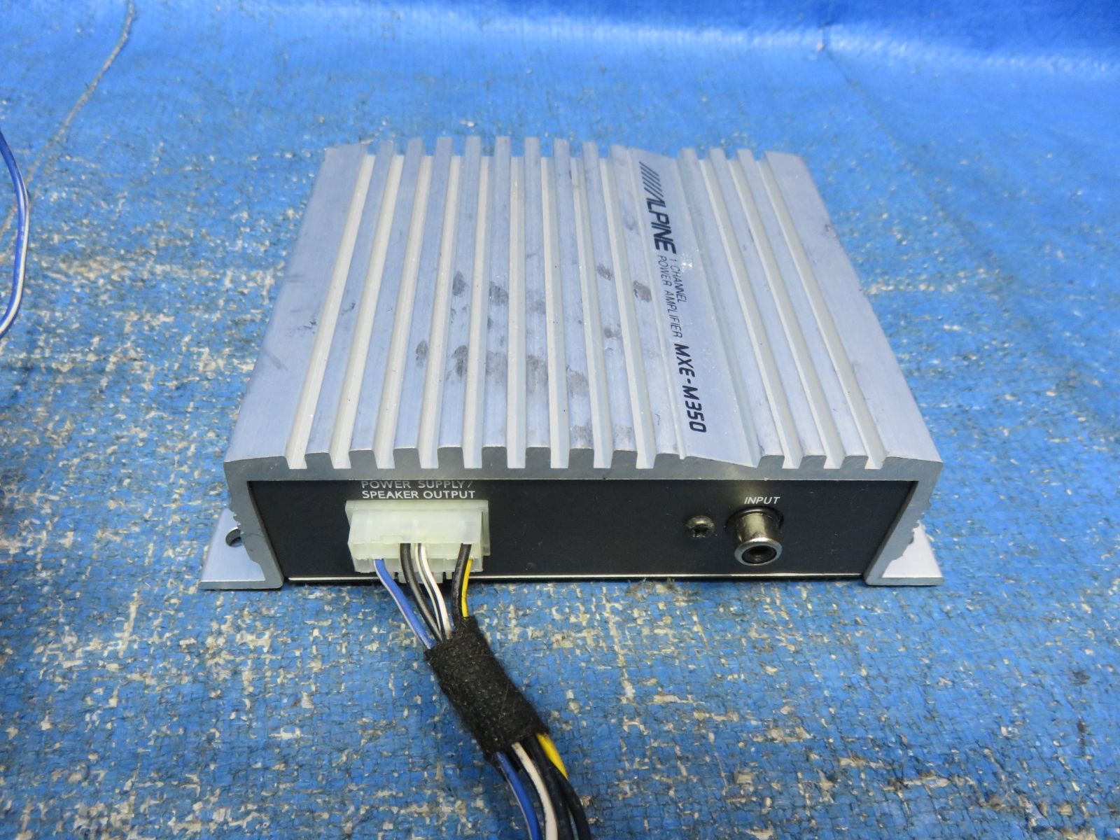 LA8239* 動作OK アルパイン センタースピーカー用 パワーアンプ 1ch