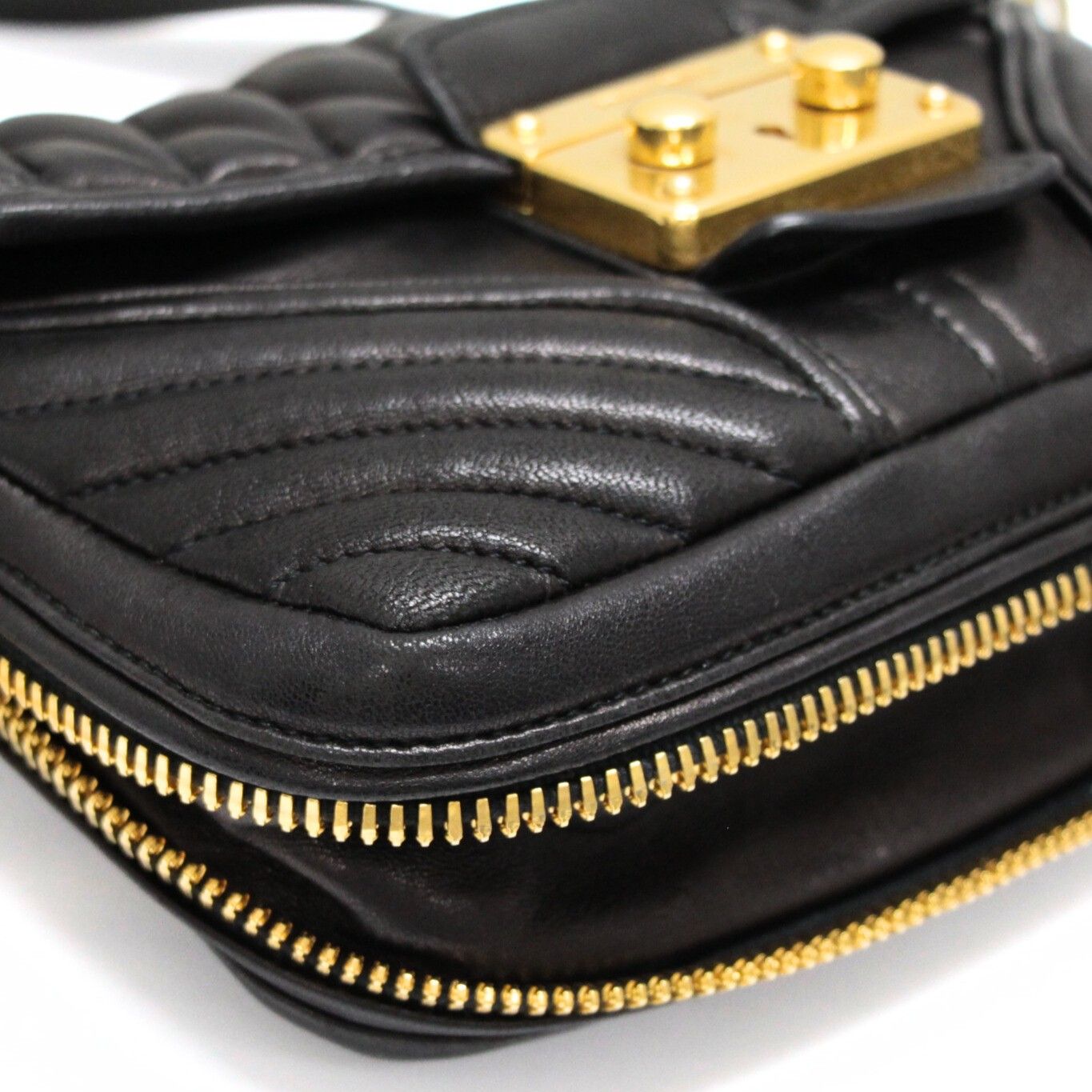 美品 ミュウミュウ miumiu バイカー 2WAYショルダーバッグ スモール