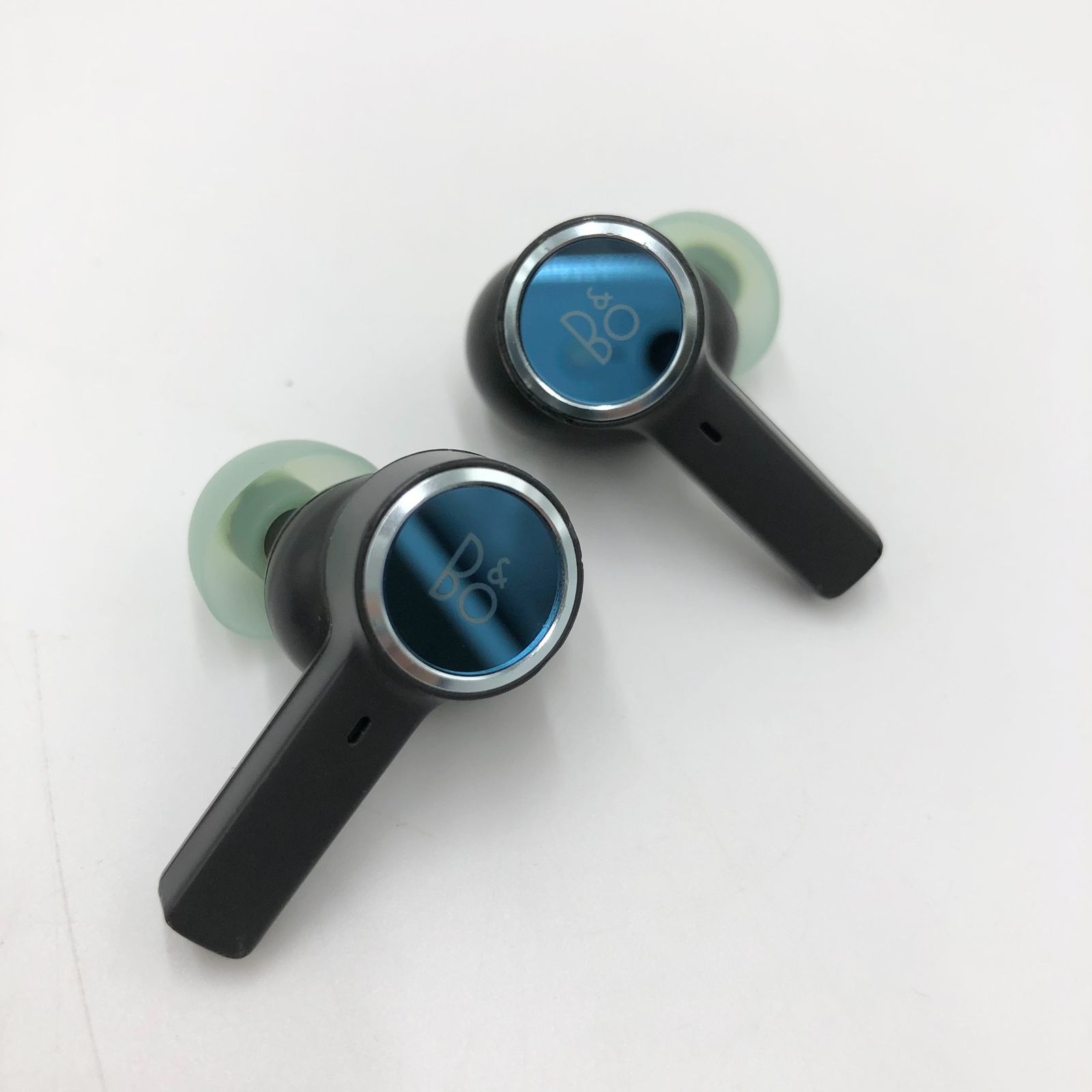 バング・アンド・オルフセン (Bang & Olufsen) 完全ワイヤレスイヤホン