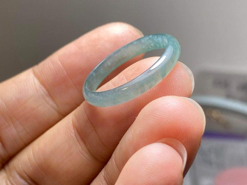 L15-172 氷種 19.5号 グレー緑色 グアテマラ産 A貨 本翡翠 くりぬき