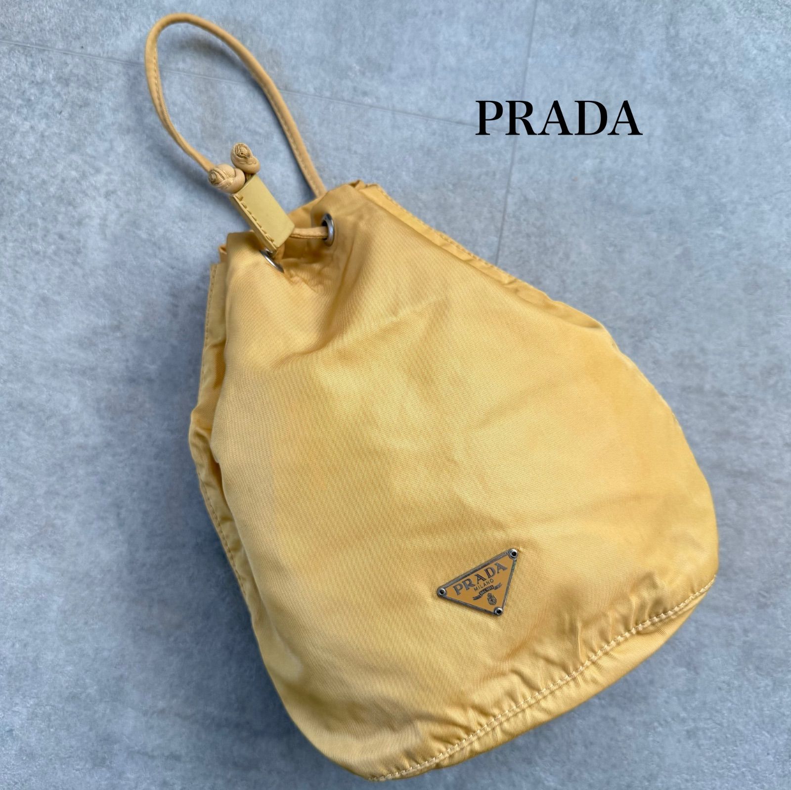 お値引きしました！PRADA トライアングルロゴポーチイエロー 新品 お値引きしました！PRADA トライアングルロゴポーチイエロー 新品