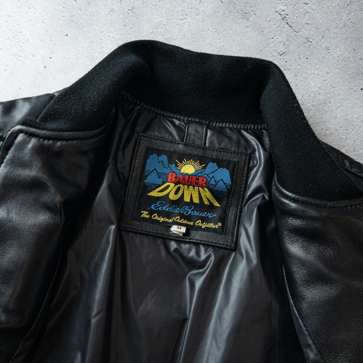 名作 極美品 Eddie Bauer エディーバウアー 日の出タグ 羊革