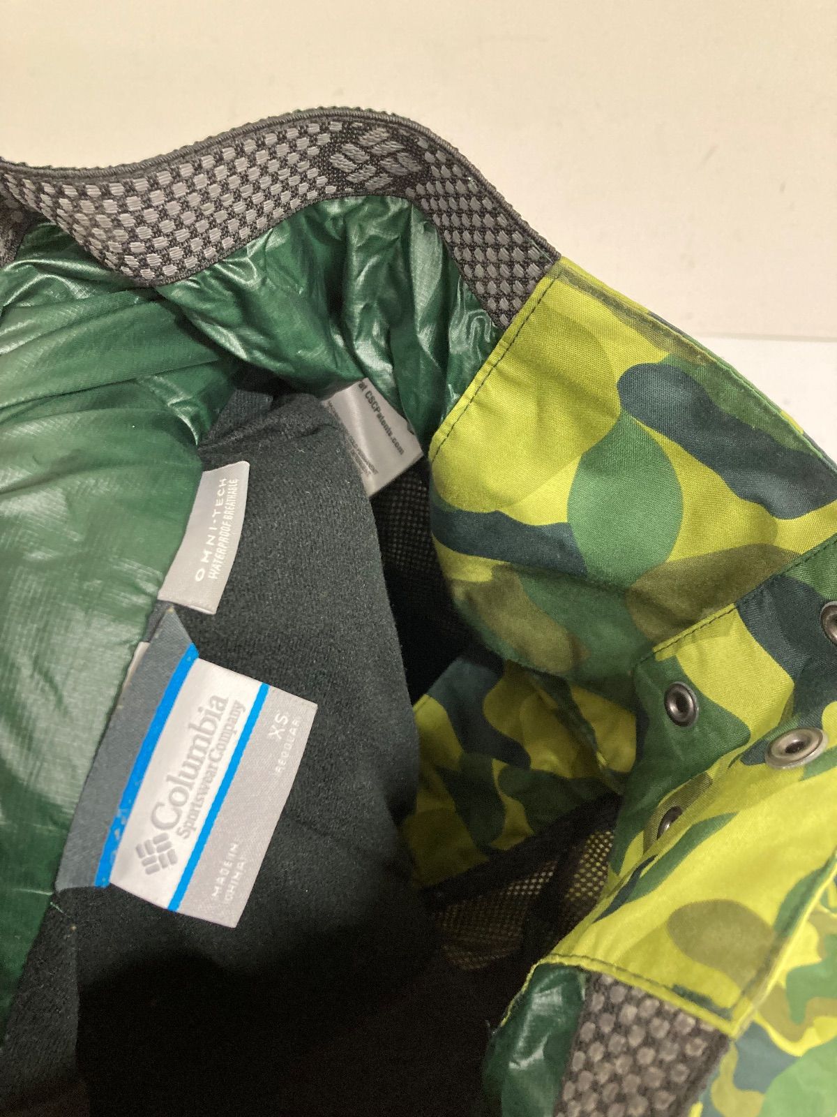 送料無料☆Columbia OMNI-TECH コロンビア☆迷彩柄 スキーウェア