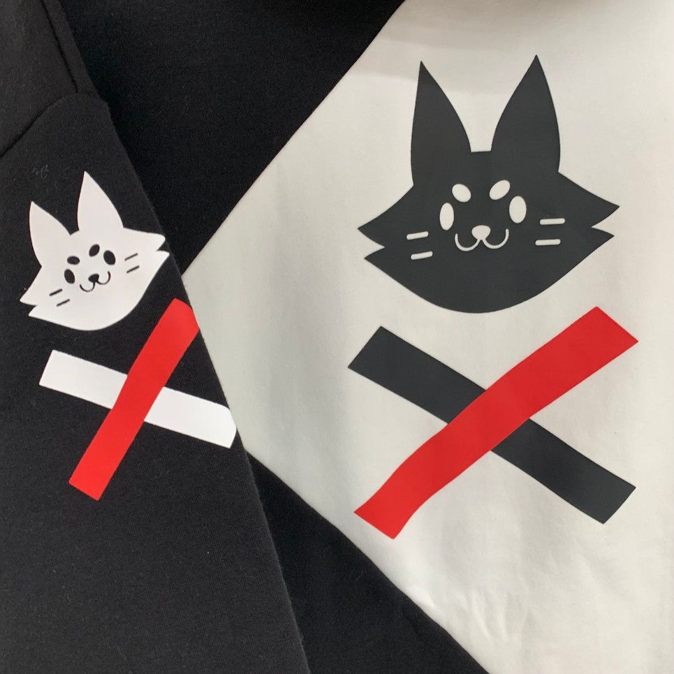 ホロライブ 大神ミオ　100万人記念パーカー　初版 ホロライブ 大神ミオ 100万人記念パーカー 初版 Amazon.co.jp: 初版