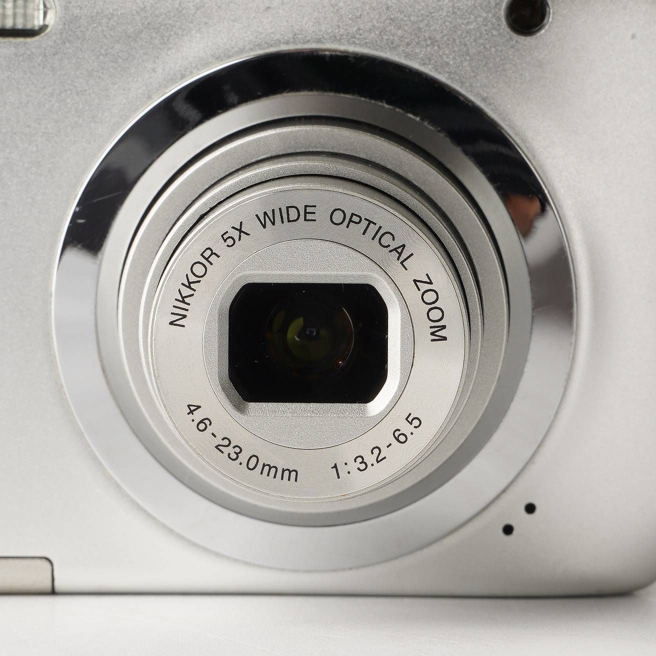 ニコン Nikon COOLPIX A100 シルバー コンパクトデジタルカメラ - メルカリ