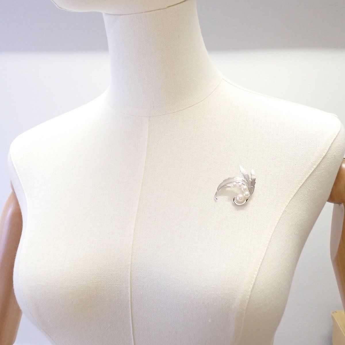 MIKIMOTO ミキモト リーフモチーフ ブローチ シルバー/パール5粒【い